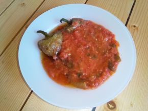 Снимка 4 от рецепта за Пържени червени чушки с домати