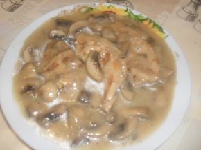 Снимка 2 от рецепта за Пържолки със сос с печурки