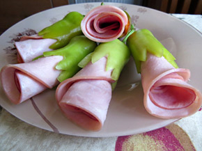 Снимка 1 от рецепта за Розички от шунка и зелени чушки