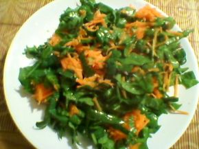 Снимка 2 от рецепта за Салата от репички, моркови, спанак, маруля и зелен лук
