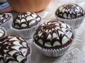 Снимка 5 от рецепта за Шоколадови мъфини с паяжина за Хелоуин