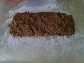 Снимка 2 от рецепта за Сладък салам с орехи и шоколад