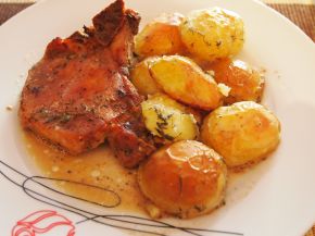 Снимка 2 от рецепта за Свински котлети с картофи