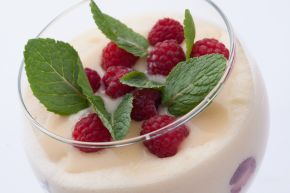 Снимка 1 от рецепта за Тирамису с малини/ягоди и бял шоколад