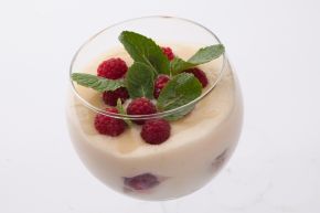 Снимка 2 от рецепта за Тирамису с малини/ягоди и бял шоколад