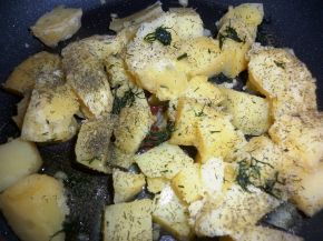 Снимка 4 от рецепта за Задушени в масло картофи