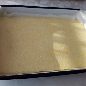 Снимка 7 от рецепта за Закуска с брашно и царевичен грис