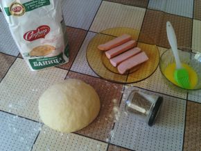 Снимка 10 от рецепта за Закуски с ким и кренвирши