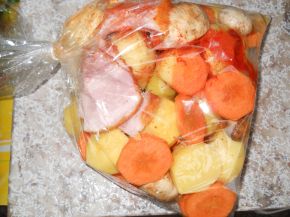 Снимка 2 от рецепта за Картофи с бекон и гъби в плик