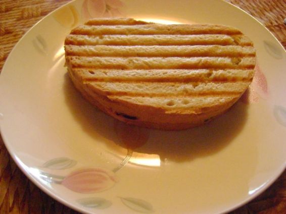 Снимка 1 от рецепта за Ръжен сандвич с мортадела