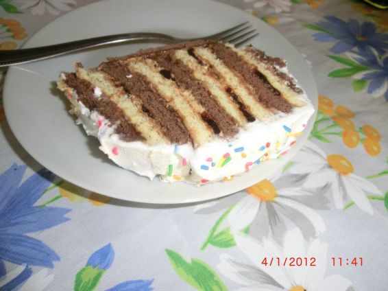 Снимка 1 от рецепта за Различна бисквитена торта