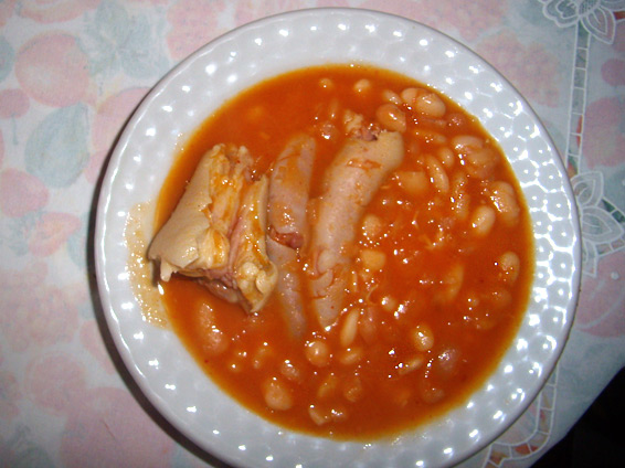 Снимка 1 от рецепта за Свински опашки със сух бял боб
