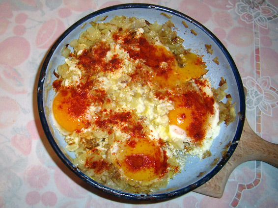 Снимка 1 от рецепта за Подлучени яйца на очи