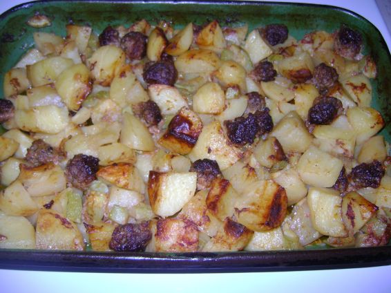 Снимка 1 от рецепта за Печени кюфтета с картофи и тиквички