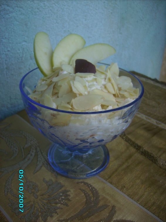 Снимка 1 от рецепта за Меден крем с ябълки и извара