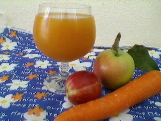 Снимка 1 от рецепта за Сок от ябълки, праскови и моркови Снимка 1 от рецепта за Сок от ябълки, праскови и моркови