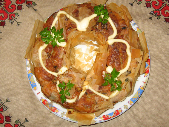 Снимка 1 от рецепта за Кексов венец с пилешко, гъби и още вкусове