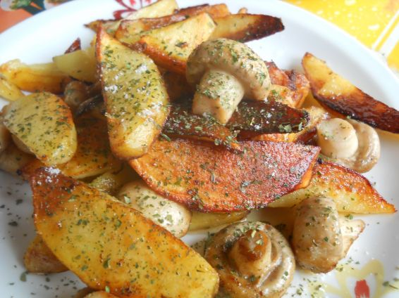 Снимка 1 от рецепта за Гарнитура от пържени  гъби и картофи