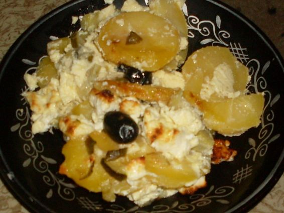 Снимка 1 от рецепта за Огретен с картофи и кисели краставички Снимка 1 от рецепта за Огретен с картофи и кисели краставички