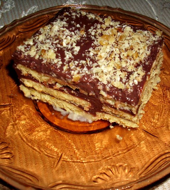 Снимка 1 от рецепта за Бисквитена торта с домашни бисквити