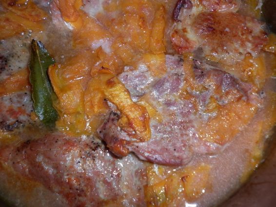 Снимка 1 от рецепта за Пържоли и моркови с вино Снимка 1 от рецепта за Пържоли и моркови с вино