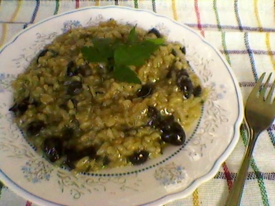 Снимка 2 от рецепта за Ориз с маслини, лук и чубрица Снимка 2 от рецепта за Ориз с маслини, лук и чубрица