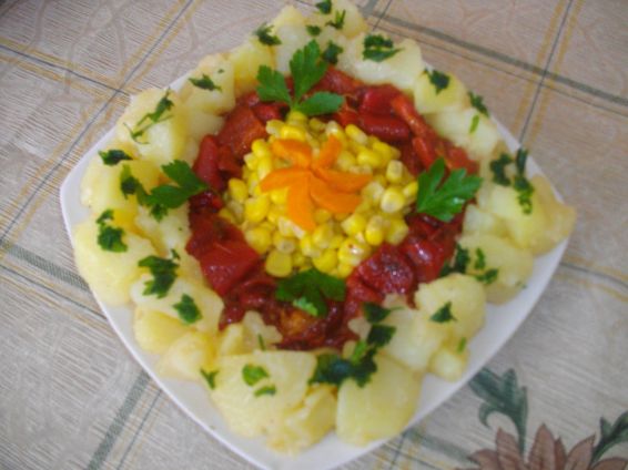 Снимка 1 от рецепта за Салата от картофи, чушки и царевица Снимка 1 от рецепта за Салата от картофи, чушки и царевица