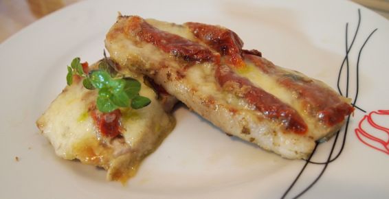 Снимка 1 от рецепта за Свински филенца с моцарела и сушени домати