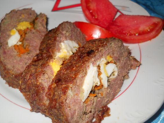 Снимка 1 от рецепта за Руло от кайма с плънка от яйца и моркови Снимка 1 от рецепта за Руло от кайма с плънка от яйца и моркови