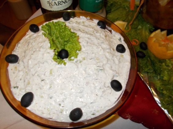 Снимка 1 от рецепта за Млечна салата с краставици и орехи