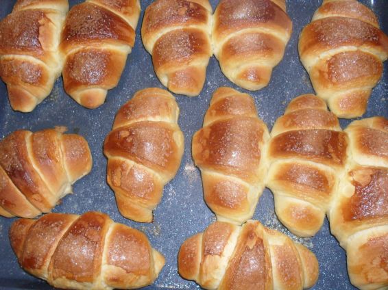 Снимка 2 от рецепта за Вкусни кифли с локум Снимка 2 от рецепта за Вкусни кифли с локум