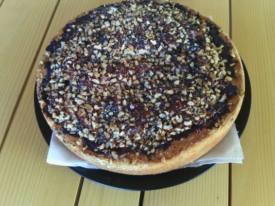 Снимка 1 от рецепта за Пирог със сладко от сливи и орехи
