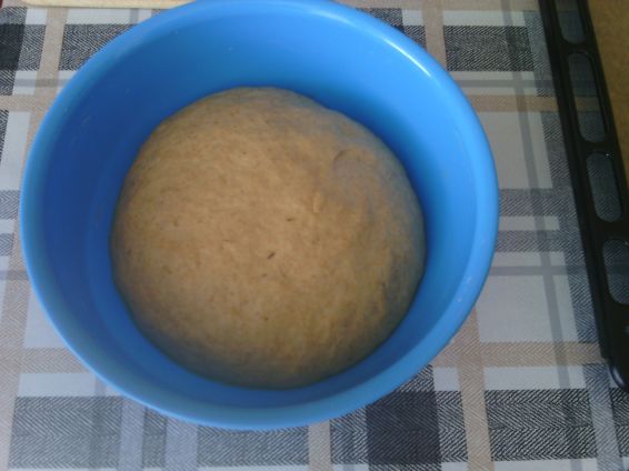 Снимка 1 от рецепта за Тесто за хляб от лимец и бяло брашно