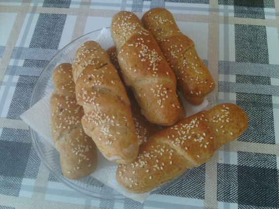 Снимка 1 от рецепта за Кифли от лимец и бяло брашно с пълнеж от шунка и сирене Снимка 1 от рецепта за Кифли от лимец и бяло брашно с пълнеж от шунка и сирене