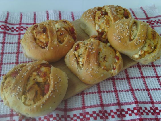 Снимка 1 от рецепта за Закуски-кошници със сирене, колбас, апетитка и чубрица Снимка 1 от рецепта за Закуски-кошници със сирене, колбас, апетитка и чубрица