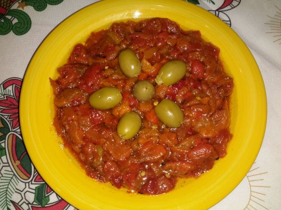 Снимка 1 от рецепта за Вкусна салата от червени чушки Снимка 1 от рецепта за Вкусна салата от червени чушки