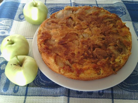 Снимка 1 от рецепта за Обърнат сладкиш с кисели ябълки, алкохол и канела