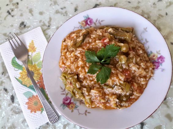 Снимка 1 от рецепта за Готвен ориз с домати и бамя