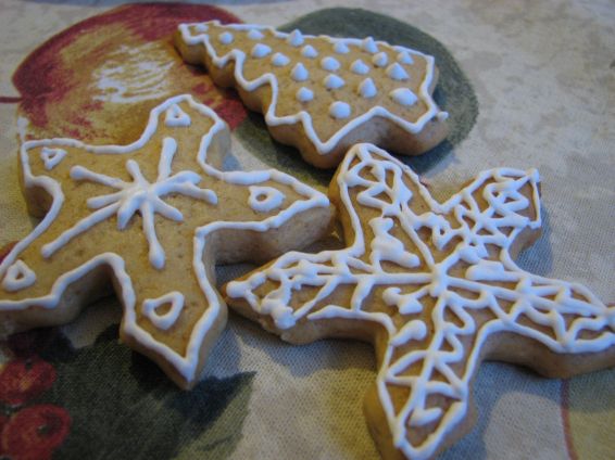 Снимка 4 от рецепта за Коледни меденки с украса от айсинг