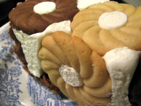 Снимка 1 от рецепта за Бисквитена торта Еверест