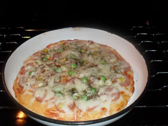 Снимка 5 от рецепта за Домашна пица с богата плънка
