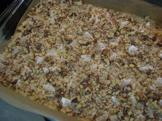 Снимка 6 от рецепта за Гръцки кейк с локум и орехи