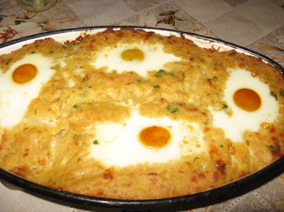 Снимка 2 от рецепта за Яйца в картофено легло