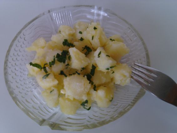 Снимка 6 от рецепта за Картофена салата с лук