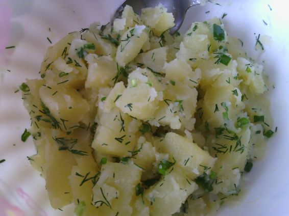 Снимка 7 от рецепта за Картофена салата с лук