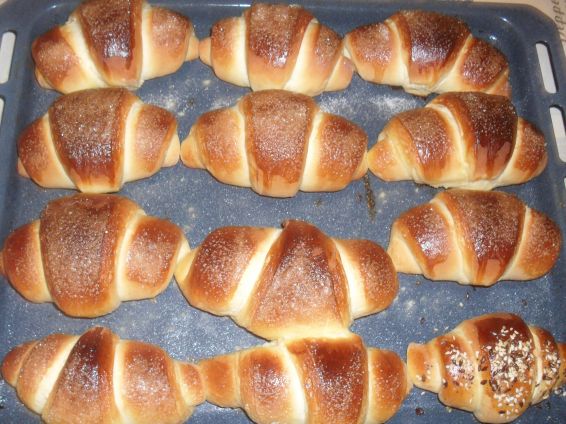 Снимка 8 от рецепта за Вкусни кифли с локум Снимка 8 от рецепта за Вкусни кифли с локум