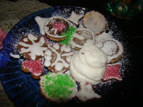 Снимка 2 от рецепта за Коледни сладки със захарна глазура