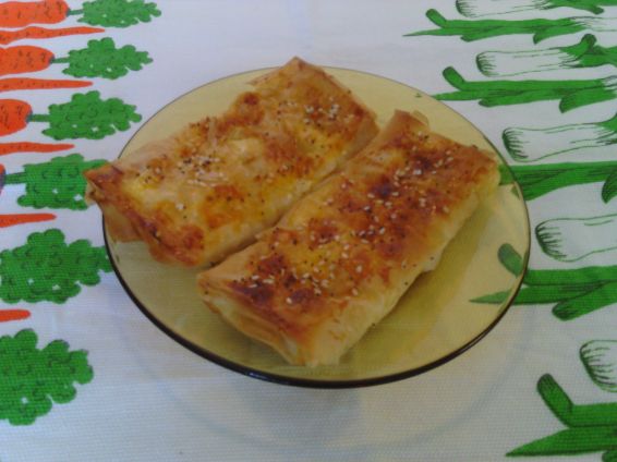 Снимка 4 от рецепта за Малки банички със сусам и сирене