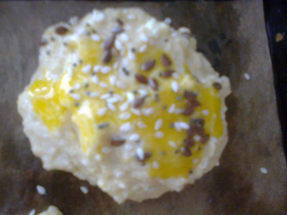Снимка 2 от рецепта за Малки закуски с царевичен грис и брашно