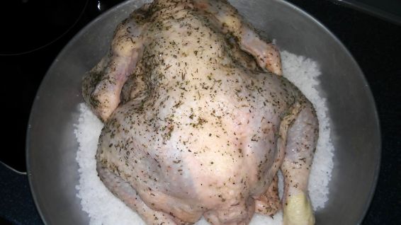 Снимка 4 от рецепта за Печено пиле върху сол